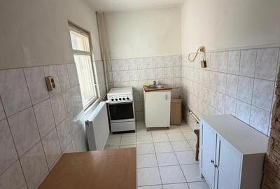 Garsonieră decomandată, mobilată în Confecții - 2