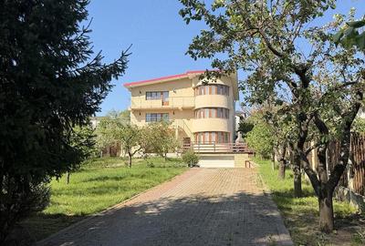 Casă cu Teren 1100 Mp în Central - 1