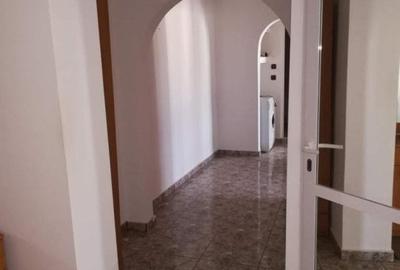 Inchiriere Apartament 3 Camere,Central Targoviste - 1