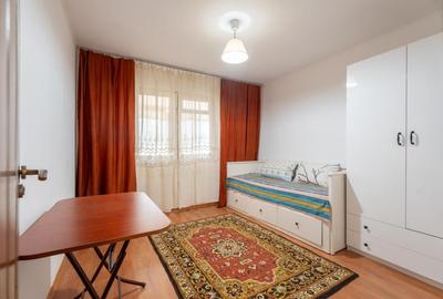 Apartament cu 3 camere decomandat, mobilat în Alexandru cel Bun