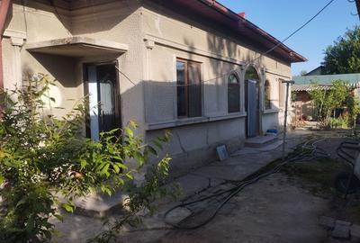 Casă cu 4 camere în Uiești