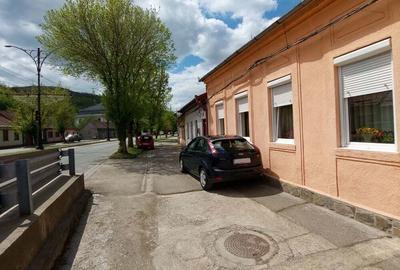 Casă cu 6 camere cu Teren 300 Mp în Muncitoresc - 9