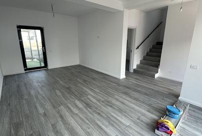 Casă cu 4 camere cu Teren 250 Mp în Central - 8
