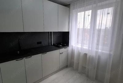 Apartament cu 2 camere decomandat în Tei