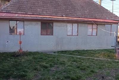 Casă cu 3 camere cu Teren 994 Mp în Central