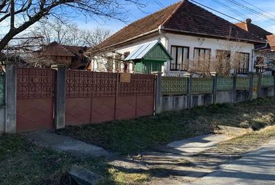 Casă cu 3 camere în Novaci - 1