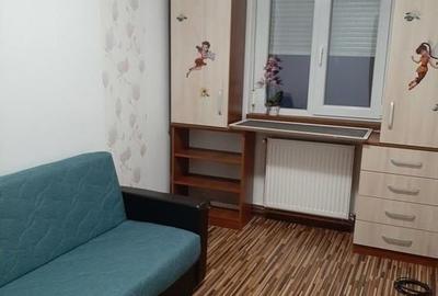 Apartament cu 3 camere semidecomandat, mobilat în Dâmbovița