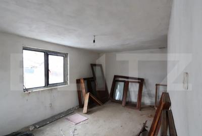 Casă cu 5 camere cu Teren 680 Mp în Central - 1