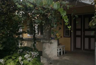 Vand casa batraneasca in Prajesti 77m2,plus 2 anexe gospodare?ti cu teren 4900m2 - 2