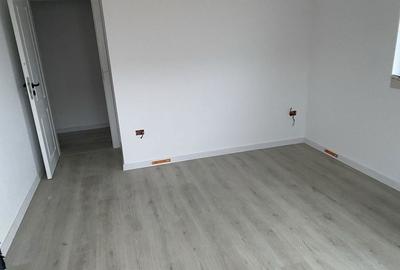 Casă cu 4 camere cu Teren 621 Mp în Moșnița Nouă - 1