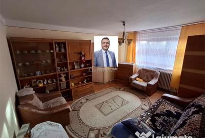 Apartament cu 2 camere semidecomandat în Micro III - 3
