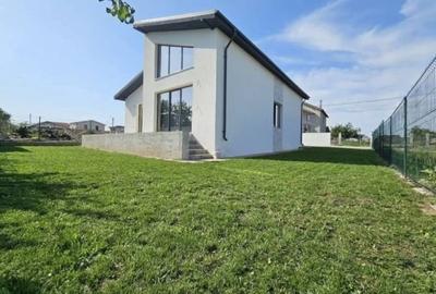 Vila de vanzare P+1 ,Ovidiu Sud,vedere spre lac sau casa P+M in Lazu 245000 € - 3