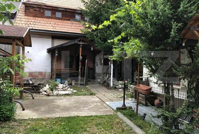 Casa cu doua corpuri, Zarnesti, pretabil pensiune sau casa de familie - 1