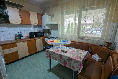 Camera de Comert, apartament 3 cam, decomandat, bloc 2008 - 1