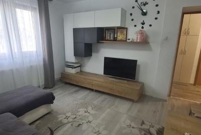 Apartament cu 3 camere decomandat în Tractorul - 1