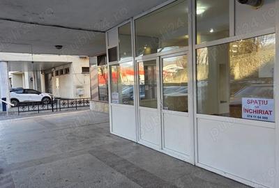 Inchiriez spatiu comercial 40 mp,central,str.G-ral Magheru,langa BCR,Ramnicu Valcea,550 euro. - 1