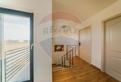 Casa tip duplex de inchiriat in Via Carmina - 11