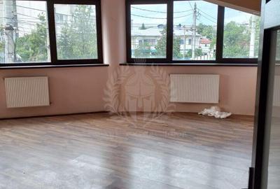 Casă cu 10 camere cu Teren 350 Mp în Central - 8