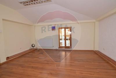 Casa / Vila cu 14 camere de vanzare in zona Centrala - 23