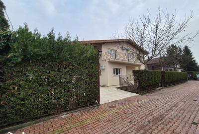 Casă cu 6 camere cu Teren 580 Mp în Central