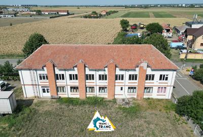 Clădire împunătoare de 540 mp pe 2 nivele în Sânnicolau Mic - 17