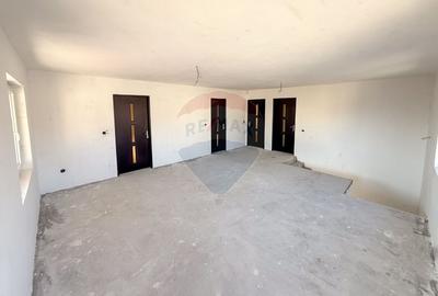 Casă cu 8 camere cu Teren 440 Mp în Central - 11