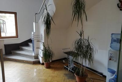 Casă cu 5 camere cu Canalizare în Universitate - 4