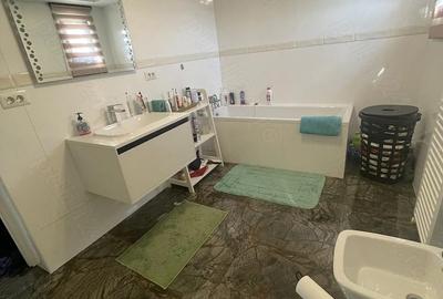 Casă cu Teren 300 Mp în Central - 5