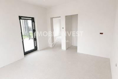 Casă cu 4 camere cu Teren 250 Mp în Cetate