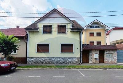 Casă individuală cu 7 camere în Central
