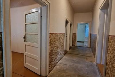 Apartament cu 3 camere decomandat în Traian - 2