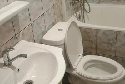 Vand apartament 2 camere , caramida, et 2 din 2, pod ofertant ,pivnita , curte cu multa verdeata