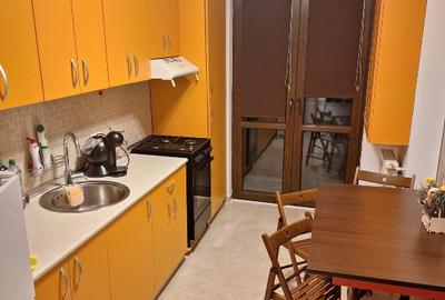 Închiriez apartament mobilat si utilat zugrăvit aer condiționat loc parcare - 1