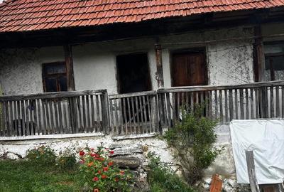 Casă cu 3 camere cu Teren 6000 Mp în Boiu - 1