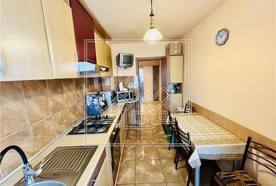 Apartament cu 3 camere decomandat în Aeroport - 2