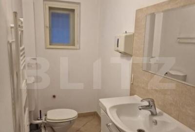 Casă cu 6 camere cu Teren 900 Mp în Girocului