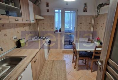 Apartament cu 3 camere decomandat, mobilat în Polonă - 19