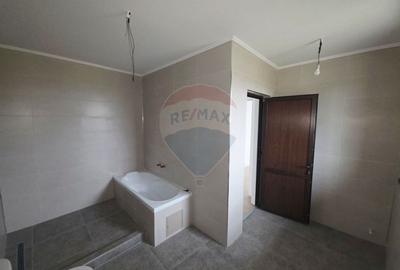 Casa cu livada si teren generos - Girov - 15
