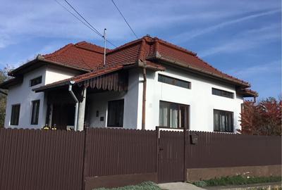 Casă cu 3 camere decomandat în Exterior Vest