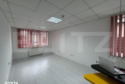 Spațiu comercial, de 40 mp, în Plopilor