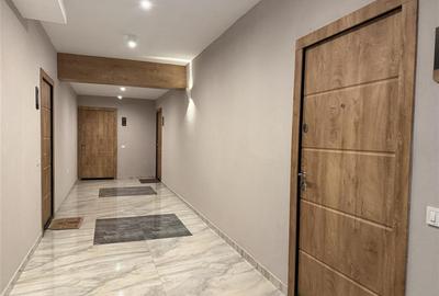 Apartament cu 2 camere decomandat în Tractorul - 21
