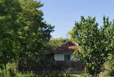 Casă cu Teren 1200 Mp în Central - 1