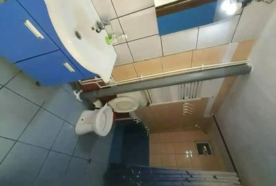 Casă cu 6 camere cu Teren 198 Mp în Apărătorii Patriei - 2