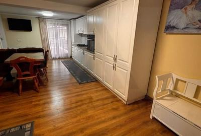 Apartament cu 3 camere semidecomandat, mobilat în Hipodrom 3