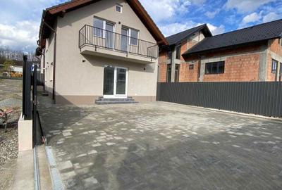 Casă cu 4 camere în Central - 1