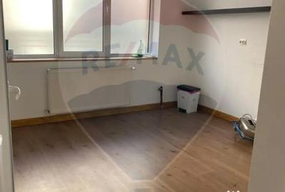 Casă cu 5 camere cu Teren 188 Mp în Vitan - 12