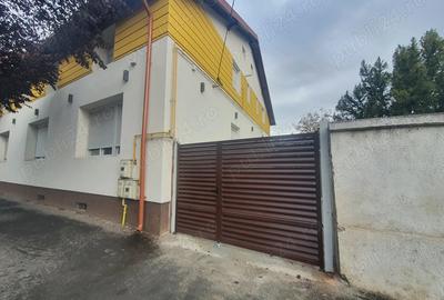 Spațiu comercial, de 400 mp, în Central - 3