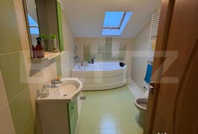 Casă cu 7 camere cu Teren 1800 Mp în Central