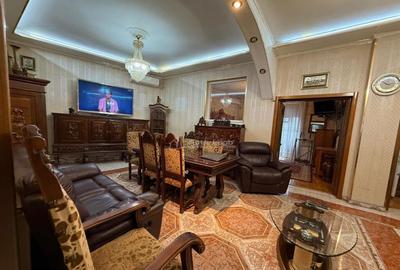 Apartament cu 4 camere semidecomandat în Central