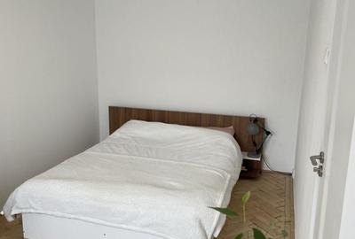 Apartament cu 2 camere semidecomandat în Calea București